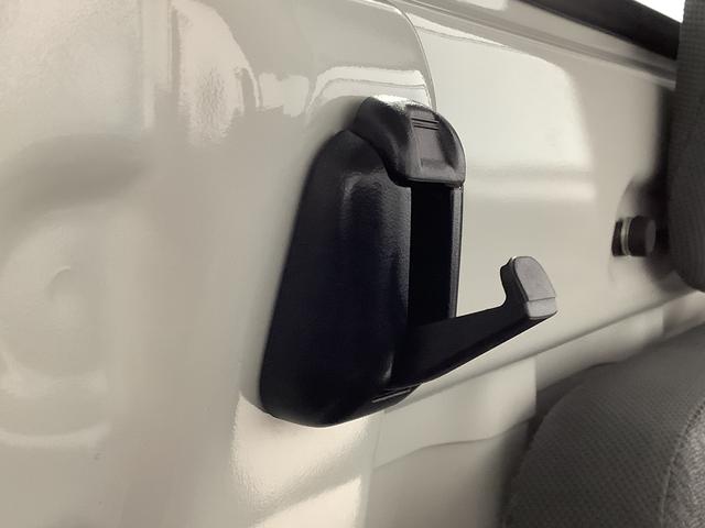 ハイゼットトラックスタンダード　４ＷＤ　ＡＴ車　３方開　ラジオ　エアコン走行無制限１年保証　４ＷＤ　ＡＴ　ラジオ　３方開　ヘッドライトレベライザー　アクセサリーソケット　マニュアルエアコン　スペアタイヤ　パッテリーカバー　インフォメーションディスプレイ　パワステ（兵庫県）の中古車