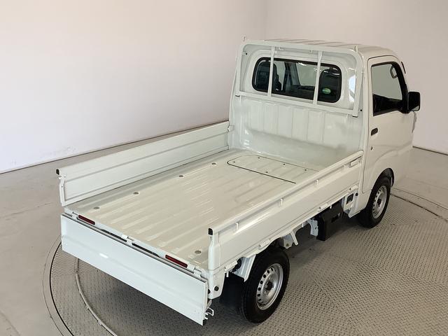 ハイゼットトラックスタンダード　４ＷＤ　ＡＴ車　３方開　ラジオ　エアコン走行無制限１年保証　４ＷＤ　ＡＴ　ラジオ　３方開　ヘッドライトレベライザー　アクセサリーソケット　マニュアルエアコン　スペアタイヤ　パッテリーカバー　インフォメーションディスプレイ　パワステ（兵庫県）の中古車