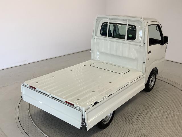 ハイゼットトラックスタンダード　４ＷＤ　ＡＴ車　３方開　ラジオ　エアコン走行無制限１年保証　４ＷＤ　ＡＴ　ラジオ　３方開　ヘッドライトレベライザー　アクセサリーソケット　マニュアルエアコン　スペアタイヤ　パッテリーカバー　インフォメーションディスプレイ　パワステ（兵庫県）の中古車