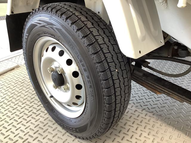 ハイゼットトラックスタンダード　４ＷＤ　ＡＴ車　３方開　ラジオ　エアコン走行無制限１年保証　４ＷＤ　ＡＴ　ラジオ　３方開　ヘッドライトレベライザー　アクセサリーソケット　マニュアルエアコン　スペアタイヤ　パッテリーカバー　インフォメーションディスプレイ　パワステ（兵庫県）の中古車