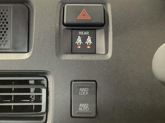 ハイゼットカーゴＤＸ　４ＷＤ　ＣＶＴ　前後コーナーセンサー　スマートアシスト走行無制限１年保証　前後コーナーセンサー　４ＷＤ　ＣＶＴ車　オートマチックハイビーム　アイドリングストップ　キーレスエントリー　横滑り防止装置　オートライト　ヘッドライトレベライザー　ラジオ（兵庫県）の中古車