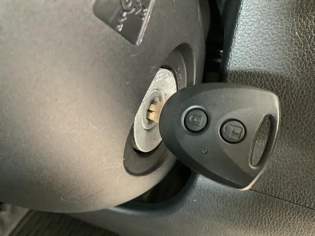 ハイゼットカーゴＤＸ　４ＷＤ　ＣＶＴ　前後コーナーセンサー　スマートアシスト走行無制限１年保証　前後コーナーセンサー　４ＷＤ　ＣＶＴ車　オートマチックハイビーム　アイドリングストップ　キーレスエントリー　横滑り防止装置　　ヘッドライトレベライザー　両側スライドドア　ラジオ（兵庫県）の中古車
