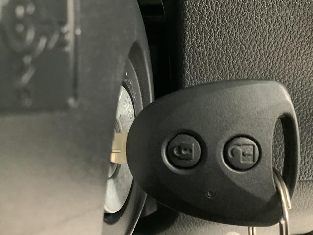 ハイゼットカーゴＤＸ　４ＷＤ　ＣＶＴ　前後コーナーセンサー　スマートアシスト走行無制限１年保証　前後コーナーセンサー　４ＷＤ　ＣＶＴ車　オートマチックハイビーム　アイドリングストップ　キーレスエントリー　横滑り防止装置　オートライト　ヘッドライトレベライザー　ラジオ（兵庫県）の中古車