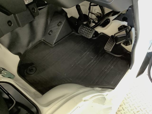 ハイゼットトラックスタンダード　ＣＶＴ　前後コーナーセンサー　３方開　ラジオ走行無制限１年保証　前後コーナーセンサー　ＣＶＴ車　３方開　オートマチックハイビーム　アイドリングストップ　横滑り防止装置　オートライト　ヘッドライトレベライザー　アクセサリーソケット　ラジオ（兵庫県）の中古車