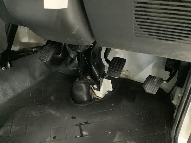 ハイゼットトラックＥＸＴ　４ＷＤ　ワンオーナー　５ＭＴ　３方開　荷台作業灯走行無制限１年保証　４ＷＤ　ワンオーナー　ＭＴ車　３方開　荷台作業灯　ゲートプロテクター　荷台マット　ドアバイザー　ヘッドライトレベライザー　トランスファー　デフロック　マニュアルエアコン　ラジオ（兵庫県）の中古車