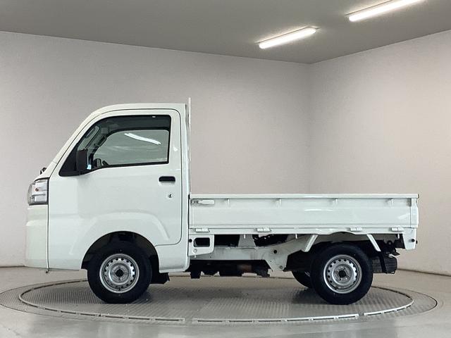 ハイゼットトラックスタンダード　４ＷＤ　ＡＴ車　３方開　エアコン　パワステ走行無制限１年保証　４ＷＤ　ＡＴ　３方開　ヘッドライトレベライザー　アクセサリーソケット　ラジオ　マニュアルエアコン　パワーステアリング　スペアタイヤ　バッテリーカバー（兵庫県）の中古車