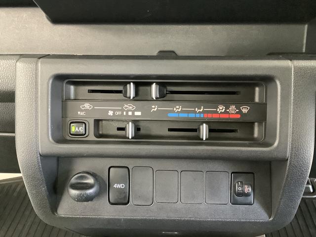 ハイゼットトラックスタンダード　４ＷＤ　ＡＴ車　３方開　エアコン　パワステ走行無制限１年保証　４ＷＤ　ＡＴ　３方開　ヘッドライトレベライザー　アクセサリーソケット　ラジオ　マニュアルエアコン　パワーステアリング　スペアタイヤ　バッテリーカバー（兵庫県）の中古車