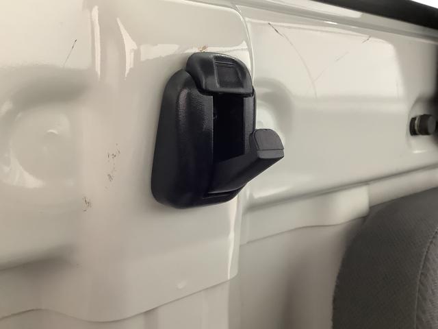 ハイゼットトラックスタンダード　４ＷＤ　ＡＴ車　３方開　エアコン　パワステ走行無制限１年保証　４ＷＤ　ＡＴ　３方開　ヘッドライトレベライザー　アクセサリーソケット　ラジオ　マニュアルエアコン　パワーステアリング　スペアタイヤ　バッテリーカバー（兵庫県）の中古車