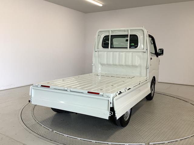 ハイゼットトラックスタンダード　４ＷＤ　ＡＴ車　３方開　エアコン　パワステ走行無制限１年保証　４ＷＤ　ＡＴ　３方開　ヘッドライトレベライザー　アクセサリーソケット　ラジオ　マニュアルエアコン　パワーステアリング　スペアタイヤ　バッテリーカバー（兵庫県）の中古車