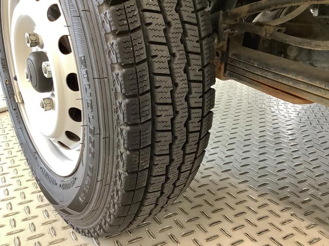 ハイゼットトラックスタンダード　４ＷＤ　ＡＴ車　３方開　エアコン　パワステ走行無制限１年保証　４ＷＤ　ＡＴ　３方開　ヘッドライトレベライザー　アクセサリーソケット　ラジオ　マニュアルエアコン　パワーステアリング　スペアタイヤ　バッテリーカバー（兵庫県）の中古車