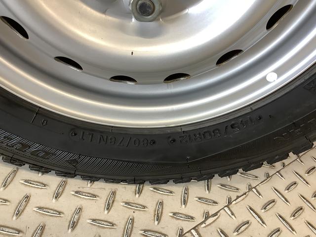 ハイゼットトラックスタンダード　４ＷＤ　ＡＴ車　３方開　エアコン　パワステ走行無制限１年保証　４ＷＤ　ＡＴ　３方開　ヘッドライトレベライザー　アクセサリーソケット　ラジオ　マニュアルエアコン　パワーステアリング　スペアタイヤ　バッテリーカバー（兵庫県）の中古車