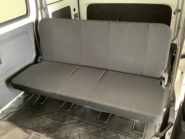 ハイゼットカーゴデラックスＳＡIII　ＡＴ　リアコーナーセンサー　ラジオ走行無制限１年保証　リアコーナーセンサー　ＡＴ車　両側スライドドア　オートマチックハイビーム　ＬＥＤヘッドライト　アイドリングストップ　キーレスエントリー　横滑り防止装置　パワーウィンドウ　ラジオ（兵庫県）の中古車