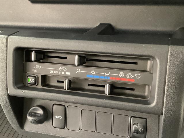 ハイゼットトラックスタンダード　４ＷＤ　ＡＴ車　３方開　ラジオ　エアコン走行無制限１年保証　４ＷＤ　ＡＴ　ラジオ　３方開　ヘッドライトレベライザー　アクセサリーソケット　マニュアルエアコン　スペアタイヤ　パッテリーカバー　インフォメーションディスプレイ　パワステ（兵庫県）の中古車