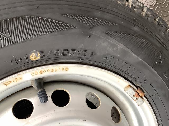ハイゼットトラックスタンダード　４ＷＤ　ＡＴ車　３方開　ラジオ　エアコン走行無制限１年保証　４ＷＤ　ＡＴ　ラジオ　３方開　ヘッドライトレベライザー　アクセサリーソケット　マニュアルエアコン　スペアタイヤ　パッテリーカバー　インフォメーションディスプレイ　パワステ（兵庫県）の中古車