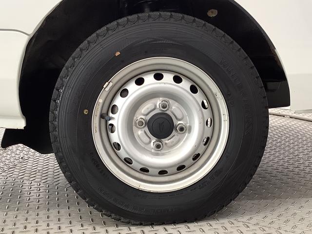 ハイゼットトラックスタンダード　４ＷＤ　ＡＴ車　３方開　ラジオ　エアコン走行無制限１年保証　４ＷＤ　ＡＴ　ラジオ　３方開　ヘッドライトレベライザー　アクセサリーソケット　マニュアルエアコン　スペアタイヤ　パッテリーカバー　インフォメーションディスプレイ　パワステ（兵庫県）の中古車