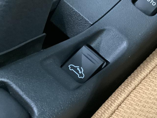 コペンセロ　ターボ　５ＭＴ　シートヒーター　電動オープン　１６ＡＷ走行無制限１年保証　ＭＴ車　電動オープン　シートヒーター　ＬＥＤヘッドライト　プッシュスタート　横滑り防止装置　オートライト　オートエアコン　フォグランプ　１６インチ純正ＢＢＳアルミホイール（兵庫県）の中古車