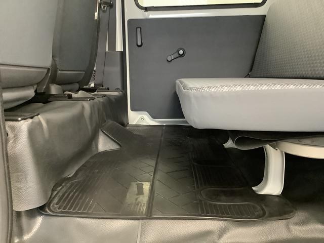ハイゼットカーゴスペシャル　ＡＴ　ナビ　ＥＴＣ　バックカメラ　両側スライド走行無制限１年保証　ナビ　バックカメラ　ＡＴ車　ＥＴＣ　バックカメラ　ＴＶ　ドアバイザー　マニュアルエアコン　シガーソケット　インパネシフト　両側スライドドア　インフォメーションディスプレイ（兵庫県）の中古車