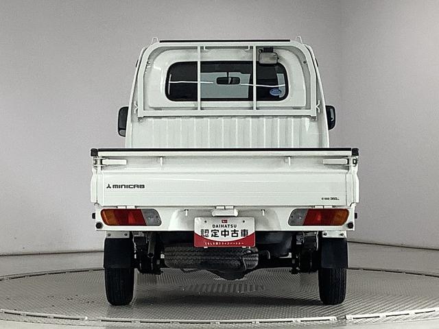 ミニキャブトラックＶＸ−ＳＥ　４ＷＤ　ＡＴ　荷台作業灯　ゲートプロテクター走行無制限１年保証　４ＷＤ　荷台作業灯　ＡＴ車　３方開　ゲートプロテクター　ドアバイザー　ヘッドライトレベライザー　マニュアルエアコン　シガーソケット　スペアタイヤ　ラジオ　パワーステアリング（兵庫県）の中古車