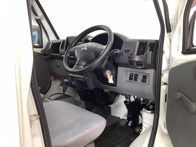 ミニキャブトラックＶＸ−ＳＥ　４ＷＤ　ＡＴ　荷台作業灯　ゲートプロテクター走行無制限１年保証　４ＷＤ　荷台作業灯　ＡＴ車　３方開　ゲートプロテクター　ドアバイザー　ヘッドライトレベライザー　マニュアルエアコン　シガーソケット　スペアタイヤ　ラジオ　パワーステアリング（兵庫県）の中古車