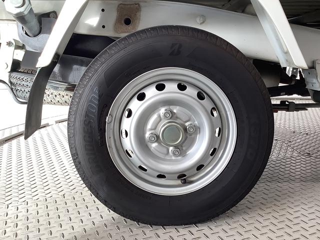 ミニキャブトラックＶＸ−ＳＥ　４ＷＤ　ＡＴ　荷台作業灯　ゲートプロテクター走行無制限１年保証　４ＷＤ　荷台作業灯　ＡＴ車　３方開　ゲートプロテクター　ドアバイザー　ヘッドライトレベライザー　マニュアルエアコン　シガーソケット　スペアタイヤ　ラジオ　パワーステアリング（兵庫県）の中古車