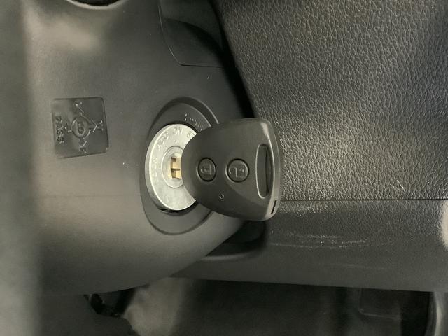 ハイゼットカーゴＤＸ　ＣＶＴ　前後コーナーセンサー　ラジオ　両側スライドドア走行無制限１年保証　前後コーナーセンサー　ＣＶＴ車　オートマチックハイビーム　キーレスエントリー　アイドリングストップ　横滑り防止装置　オートライト　ヘッドライトレベライザー　パワーウィンドウ　ラジオ（兵庫県）の中古車