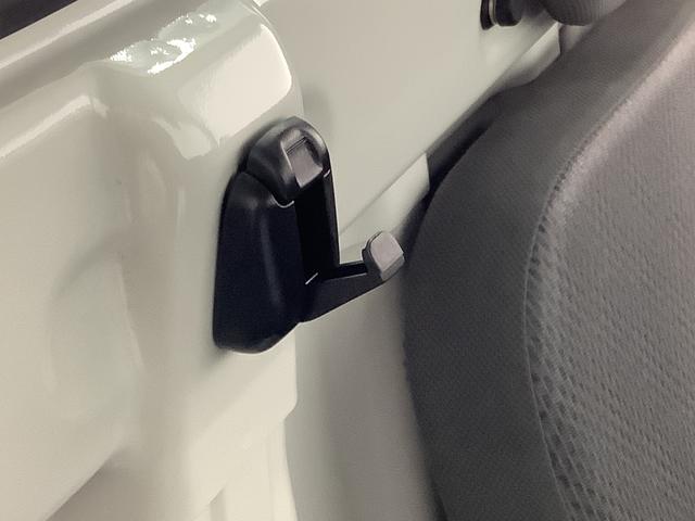 ハイゼットトラックハイルーフＳＡIIIｔ　５ＭＴ　３方開　横滑り防止装置走行無制限１年保証　ＭＴ車　ハイルーフ　３方開　横滑り防止装置　ヘッドライトレベライザー　アクセサリーソケット　マニュアルエアコン　ラジオ　スペアタイヤ　パッテリーカバー　オーバーヘッドコンソール（兵庫県）の中古車