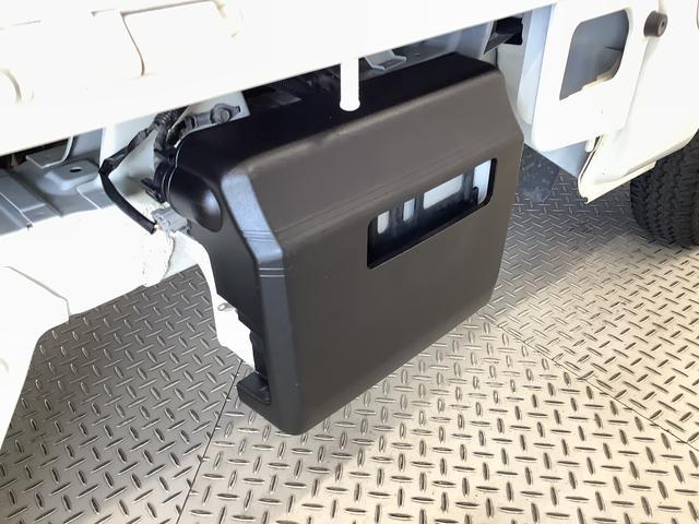 ハイゼットトラックハイルーフＳＡIIIｔ　５ＭＴ　３方開　横滑り防止装置走行無制限１年保証　ＭＴ車　ハイルーフ　３方開　横滑り防止装置　ヘッドライトレベライザー　アクセサリーソケット　マニュアルエアコン　ラジオ　スペアタイヤ　パッテリーカバー　オーバーヘッドコンソール（兵庫県）の中古車