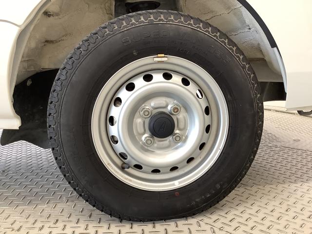 ハイゼットトラックハイルーフＳＡIIIｔ　５ＭＴ　３方開　横滑り防止装置走行無制限１年保証　ＭＴ車　ハイルーフ　３方開　横滑り防止装置　ヘッドライトレベライザー　アクセサリーソケット　マニュアルエアコン　ラジオ　スペアタイヤ　パッテリーカバー　オーバーヘッドコンソール（兵庫県）の中古車