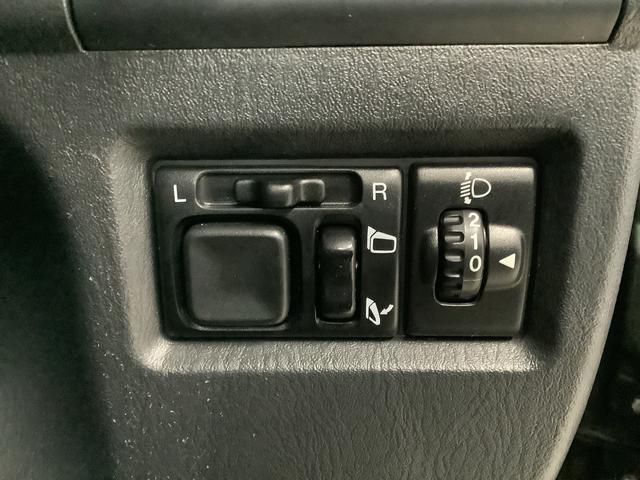 ジムニーランドベンチャー　ターボ　４ＷＤ　雹害車両　４ＡＴ　ナビＴＶ雹害車両　１年保証　４ＷＤ　ＡＴ　ＥＴＣ　ナビＴＶ　運転席シートヒーター　ＤＶＤ　ＵＳＢ　Ｂｌｕｅｔｏｏｔｈ　ドアバイザー　ヘッドライトレベライザー　電動格納ドアミラー　１６インチアルミホイール（兵庫県）の中古車