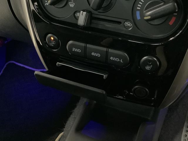 ジムニーランドベンチャー　ターボ　４ＷＤ　雹害車両　４ＡＴ　ナビＴＶ雹害車両　１年保証　４ＷＤ　ＡＴ　ＥＴＣ　ナビＴＶ　運転席シートヒーター　ＤＶＤ　ＵＳＢ　Ｂｌｕｅｔｏｏｔｈ　ドアバイザー　ヘッドライトレベライザー　電動格納ドアミラー　１６インチアルミホイール（兵庫県）の中古車