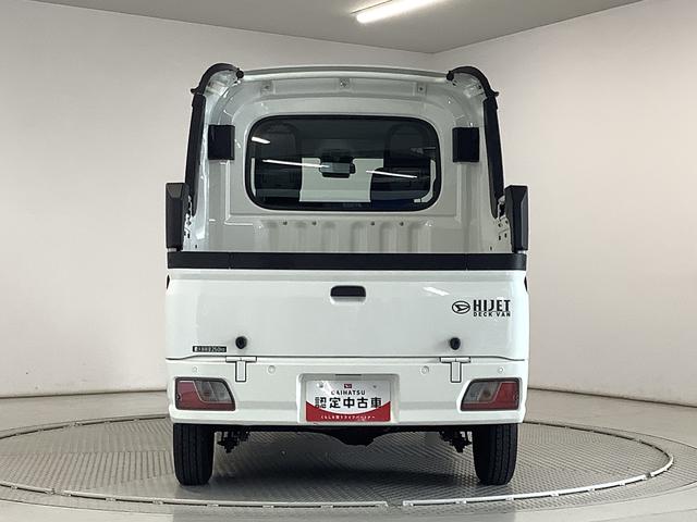 ハイゼットカーゴデッキバンＬ　４ＷＤ　ＭＴ　１オーナー　前後コーナーセンサー走行無制限１年保証　４ＷＤ　ワンオーナー　ＭＴ車　前後コーナーセンサー　オートマチックハイビーム　アイドリングストップ　横滑り防止装置　オートライト　ヘッドライトレベライザー　両側スライドドア（兵庫県）の中古車