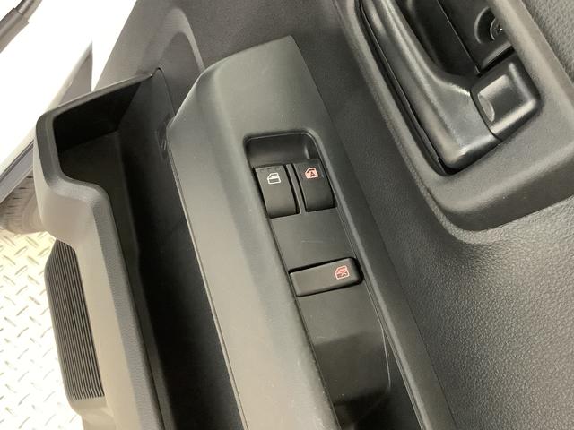 ハイゼットカーゴデッキバンＬ　４ＷＤ　ＭＴ　１オーナー　前後コーナーセンサー走行無制限１年保証　４ＷＤ　ワンオーナー　ＭＴ車　前後コーナーセンサー　オートマチックハイビーム　アイドリングストップ　横滑り防止装置　オートライト　ヘッドライトレベライザー　両側スライドドア（兵庫県）の中古車