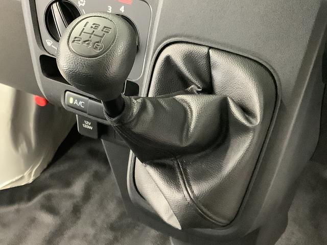 ハイゼットカーゴデッキバンＬ　４ＷＤ　ＭＴ　１オーナー　前後コーナーセンサー走行無制限１年保証　４ＷＤ　ワンオーナー　ＭＴ車　前後コーナーセンサー　オートマチックハイビーム　アイドリングストップ　横滑り防止装置　オートライト　ヘッドライトレベライザー　両側スライドドア（兵庫県）の中古車