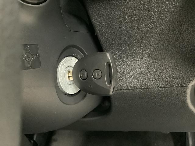 ハイゼットカーゴＤＸ　ＣＶＴ　前後コーナーセンサー　ラジオ　両側スライドドア走行無制限１年保証　前後コーナーセンサー　ＣＶＴ車　オートマチックハイビーム　キーレスエントリー　アイドリングストップ　横滑り防止装置　オートライト　ヘッドライトレベライザー　パワーウィンドウ　ラジオ（兵庫県）の中古車