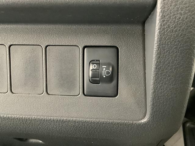 ハイゼットトラックＥＸＴ　ＡＴ　ＣＤオーディオ　３方開　荷台作業灯　荷台マット走行無制限１年保証　ＡＴ車　荷台作業灯　ＣＤオーディオ　３方開　荷台マット　キーレスエントリー　ドアバイザー　ヘッドライトレベライザー　アクセサリーソケット　マニュアルエアコン　パワーウィンドウ（兵庫県）の中古車