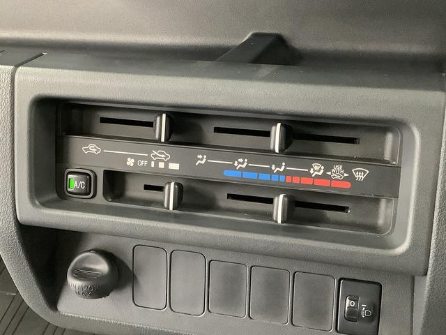 ハイゼットトラックＥＸＴ　ＡＴ　ＣＤオーディオ　３方開　荷台作業灯　荷台マット走行無制限１年保証　ＡＴ車　荷台作業灯　ＣＤオーディオ　３方開　荷台マット　キーレスエントリー　ドアバイザー　ヘッドライトレベライザー　アクセサリーソケット　マニュアルエアコン　パワーウィンドウ（兵庫県）の中古車