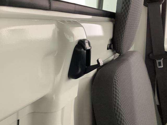 ハイゼットトラックＥＸＴ　ＡＴ　ＣＤオーディオ　３方開　荷台作業灯　荷台マット走行無制限１年保証　ＡＴ車　荷台作業灯　ＣＤオーディオ　３方開　荷台マット　キーレスエントリー　ドアバイザー　ヘッドライトレベライザー　アクセサリーソケット　マニュアルエアコン　パワーウィンドウ（兵庫県）の中古車