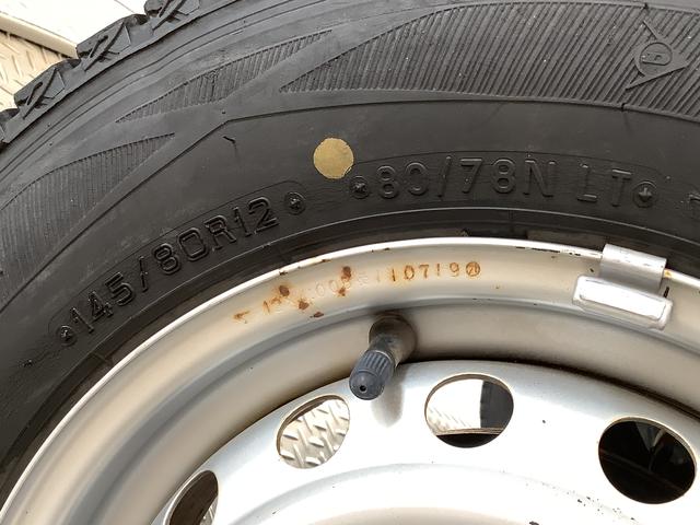 ハイゼットトラックスタンダード 4WD AT 3方開 ラジオ スペアタイヤ走行無制限1年保証 4WD AT ラジオ 3方開 ヘッドライトレベライザー アクセサリーソケット マニュアルエアコン スペアタイヤ パッテリーカバー インフォメーションディスプレイ パワステ(兵庫県)の中古車