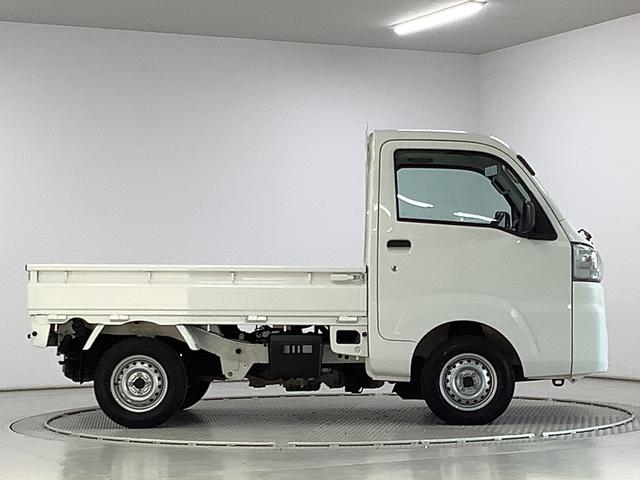 ハイゼットトラックスタンダード 4WD AT車 3方開 ラジオ スペアタイヤ走行無制限1年保証 4WD AT ラジオ 3方開 ヘッドライトレベライザー アクセサリーソケット マニュアルエアコン スペアタイヤ パッテリーカバー インフォメーションディスプレイ パワステ(兵庫県)の中古車