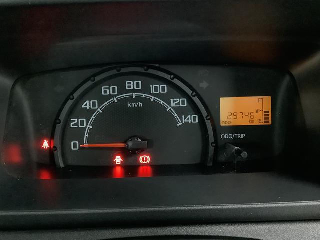 ハイゼットトラックスタンダード 5MT 3方開 ラジオ エアコン パワステ走行無制限1年保証 マニュアルエアコン MT車 3方開 ヘッドライトレベライザー ラジオ アクセサリーソケット スペアタイヤ インフォメーションディスプレイ パワーステアリング ショッピングフック(兵庫県)の中古車