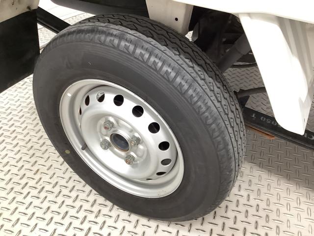 ハイゼットトラックスタンダード 5MT 3方開 ラジオ エアコン パワステ走行無制限1年保証 マニュアルエアコン MT車 3方開 ヘッドライトレベライザー ラジオ アクセサリーソケット スペアタイヤ インフォメーションディスプレイ パワーステアリング ショッピングフック(兵庫県)の中古車