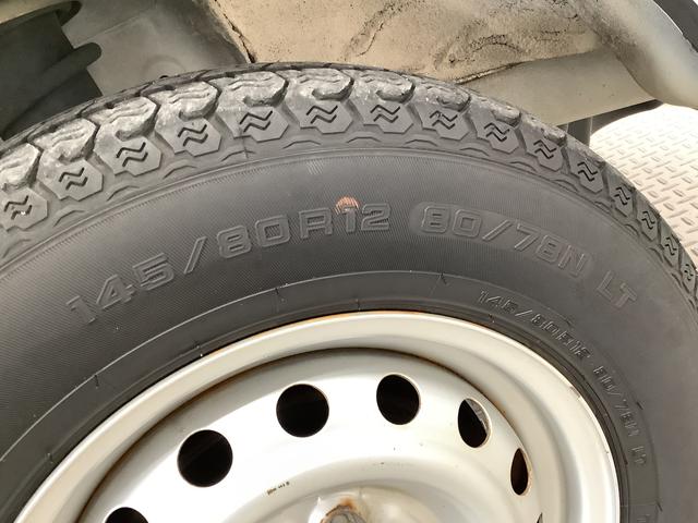 ハイゼットトラックスタンダード　ＡＴ　３方開　ゲートプロテクター　ラジオ走行無制限１年保証　ゲートプロテクター　ＡＴ車　３方開　ドアバイザー　ヘッドライトレベライザー　ラジオ　アクセサリーソケット　マニュアルエアコン　スペアタイヤ　バッテリーカバー　パワーステアリング（兵庫県）の中古車