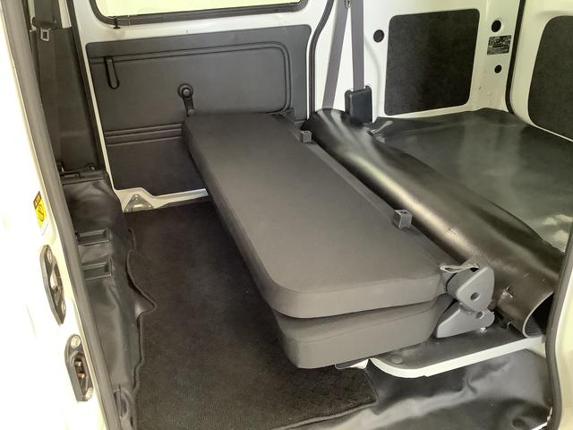 ハイゼットカーゴＤＸ　ＥＴＣ　アイドリングストップ　キーレスエントリー走行無制限１年保証　アイドリングストップ　ＥＴＣ　キーレスエントリー　荷室マット　ドアバイザー　ヘッドライトレベライザー　両側スライドドア　アクセサリーソケット　マニュアルエアコン　ラジオ（兵庫県）の中古車