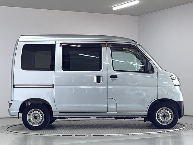 ハイゼットカーゴデラックスSAIII AT ETC コーナーセンサー ラジオ走行無制限1年保証 リアコーナーセンサー AT車 ETC オートマチックハイビーム LEDヘッドライト アイドリングストップ キーレスエントリー 横滑り防止装置 ドアバイザー ラジオ スマートアシスト(兵庫県)の中古車