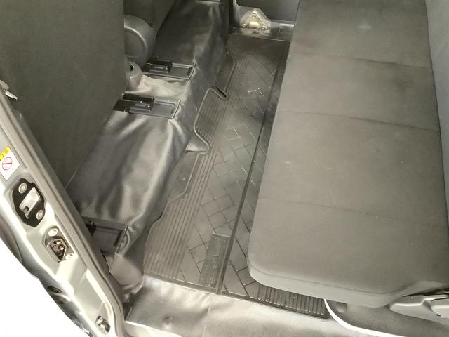 ハイゼットカーゴデラックスSAIII AT ETC コーナーセンサー ラジオ走行無制限1年保証 リアコーナーセンサー AT車 ETC オートマチックハイビーム LEDヘッドライト アイドリングストップ キーレスエントリー 横滑り防止装置 ドアバイザー ラジオ スマートアシスト(兵庫県)の中古車