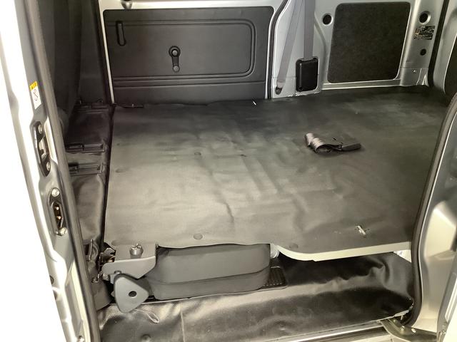 ハイゼットカーゴデラックスSAIII AT ETC コーナーセンサー ラジオ走行無制限1年保証 リアコーナーセンサー AT車 ETC オートマチックハイビーム LEDヘッドライト アイドリングストップ キーレスエントリー 横滑り防止装置 ドアバイザー ラジオ スマートアシスト(兵庫県)の中古車