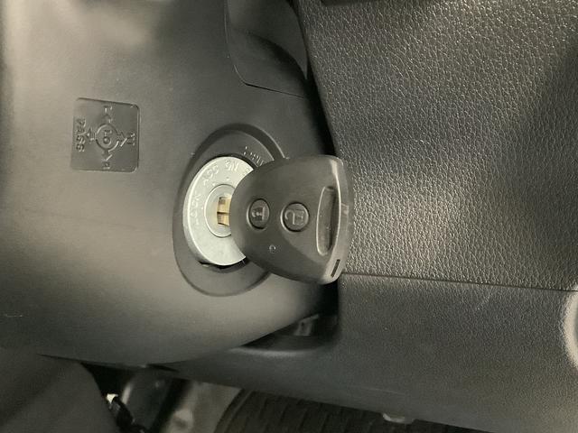 ハイゼットカーゴDX 4WD CVT 前後コーナーセンサー 両側スライドドア走行無制限1年保証 前後コーナーセンサー 4WD CVT車 オートマチックハイビーム アイドリングストップ キーレスエントリー 横滑り防止装置 オートライト ヘッドライトレベライザー ラジオ(兵庫県)の中古車
