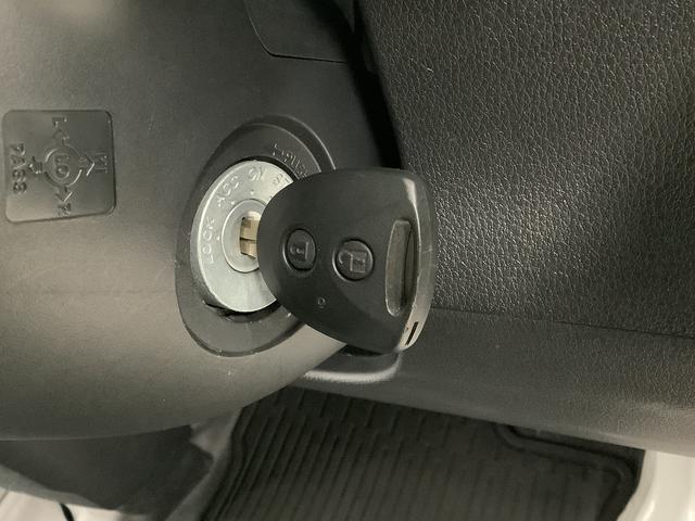 ハイゼットカーゴＤＸ　ＣＶＴ　コーナーセンサー　キーレスエントリー　ラジオ走行無制限１年保証　前後コーナーセンサー　ＣＶＴ車　オートマチックハイビーム　キーレスエントリー　アイドリングストップ　横滑り防止装置　オートライト　ヘッドライトレベライザー　パワーウィンドウ　ラジオ（兵庫県）の中古車