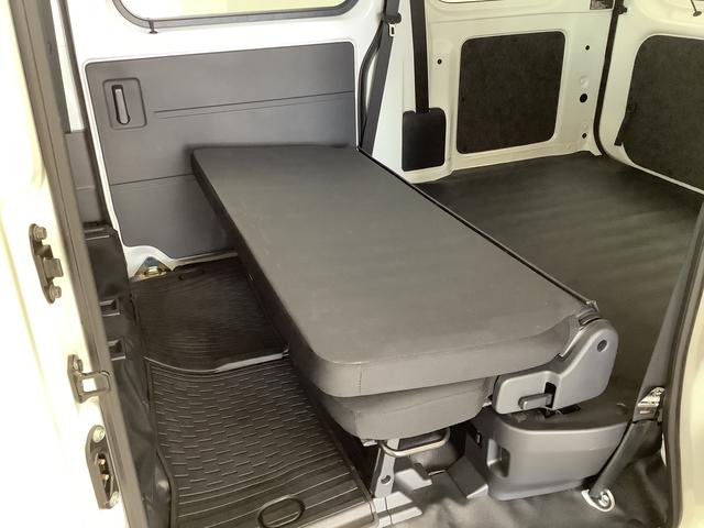 ハイゼットカーゴＤＸ　ＣＶＴ　コーナーセンサー　キーレスエントリー　ラジオ走行無制限１年保証　前後コーナーセンサー　ＣＶＴ車　オートマチックハイビーム　キーレスエントリー　アイドリングストップ　横滑り防止装置　オートライト　ヘッドライトレベライザー　パワーウィンドウ　ラジオ（兵庫県）の中古車