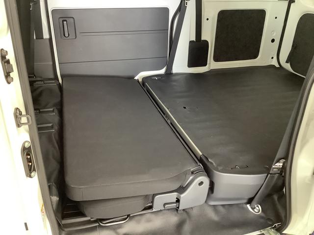 ハイゼットカーゴＤＸ　ＣＶＴ　コーナーセンサー　キーレスエントリー　ラジオ走行無制限１年保証　前後コーナーセンサー　ＣＶＴ車　オートマチックハイビーム　キーレスエントリー　アイドリングストップ　横滑り防止装置　オートライト　ヘッドライトレベライザー　パワーウィンドウ　ラジオ（兵庫県）の中古車